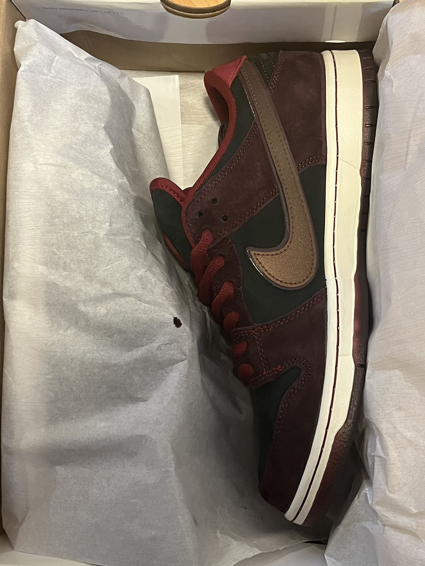 Nike SB Riot Skateshop