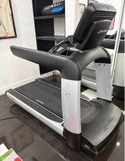 Trotadora 2 × Life Fitness 95T Treadmills (Touchscreen)