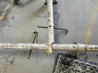 Engine carrier