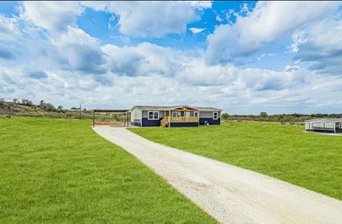 4-bedroom, 2-bath double on 2acre