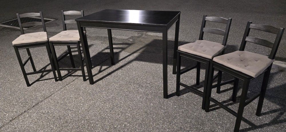 Hightop Dining table and 4 chairs set (DELIVER OPTION)