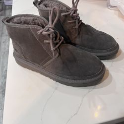 Uggs Nuemel Size 6 Men’s 
