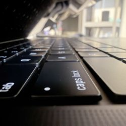 MacBook Pro 14” M1 Pro 16 / 512 Space Gray A2442 MKGP3LL/A