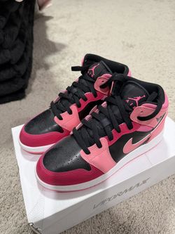 Youth Size 5.5 Jordan 1