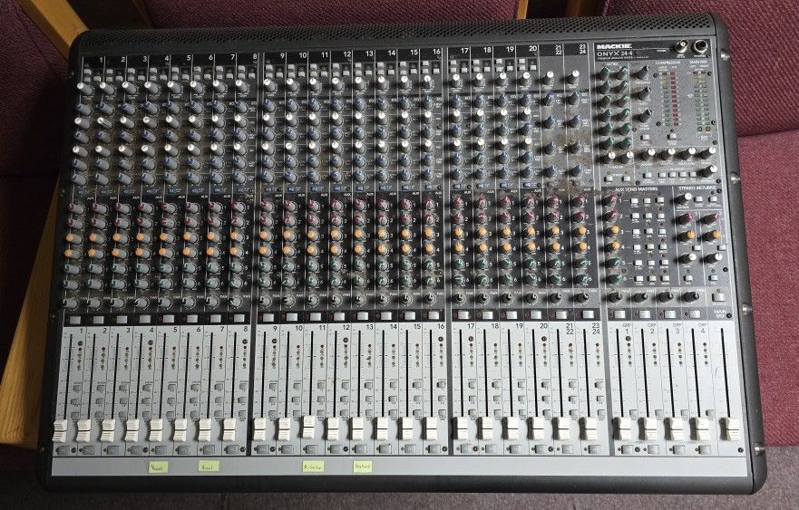 Mackie ONYX 24 (24 Channel Mixer)