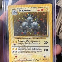 Magneton 009/102 Base Set Holo Pokemon Card 