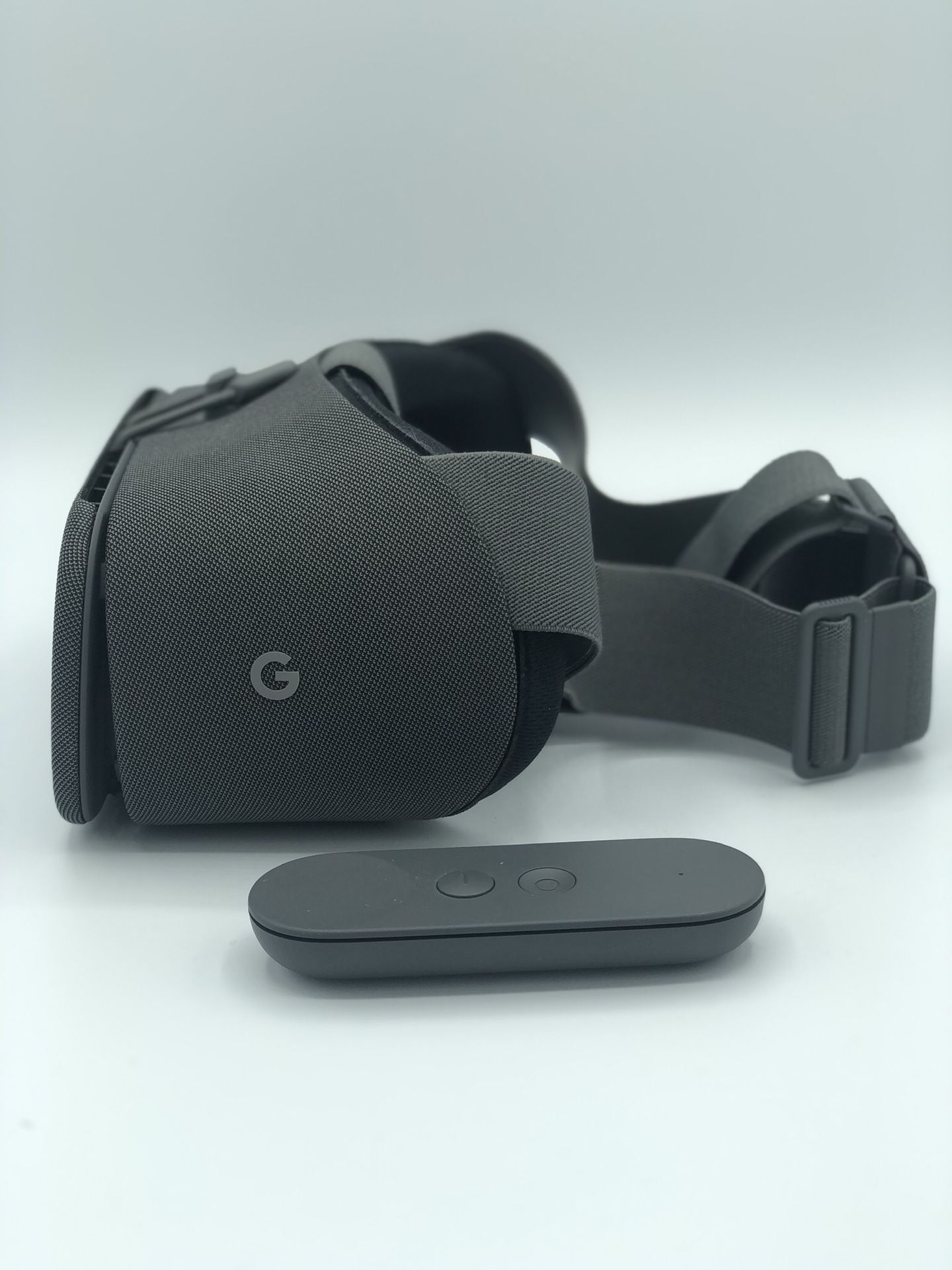 Google Daydream VR headset