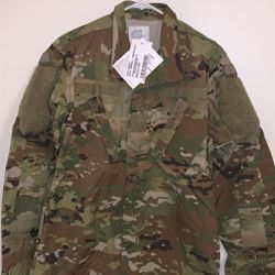 New OCP Uniforms Tops & Bottoms (Small Regular) Military