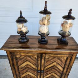 Stunning High-quality Hammary Accent Cabinet! Excellent Condition!