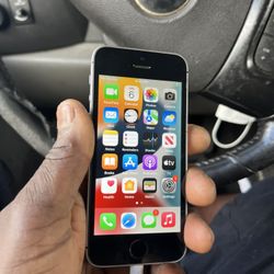 iPhone SE 64gb Unlocked for Any Carrier 