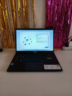 Asus e410m 14 inches like New.
New battery.
You have to activate Windows 11.
Only 60 dollars.
Incredible deal!!