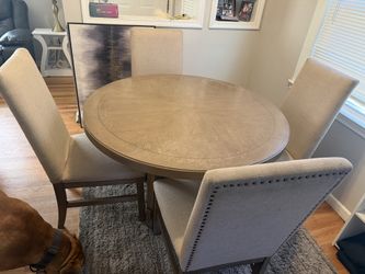 ✨ Four‑Seat Round Wood Dining Table Set — Great Condition, Stylish & Versatile! ✨