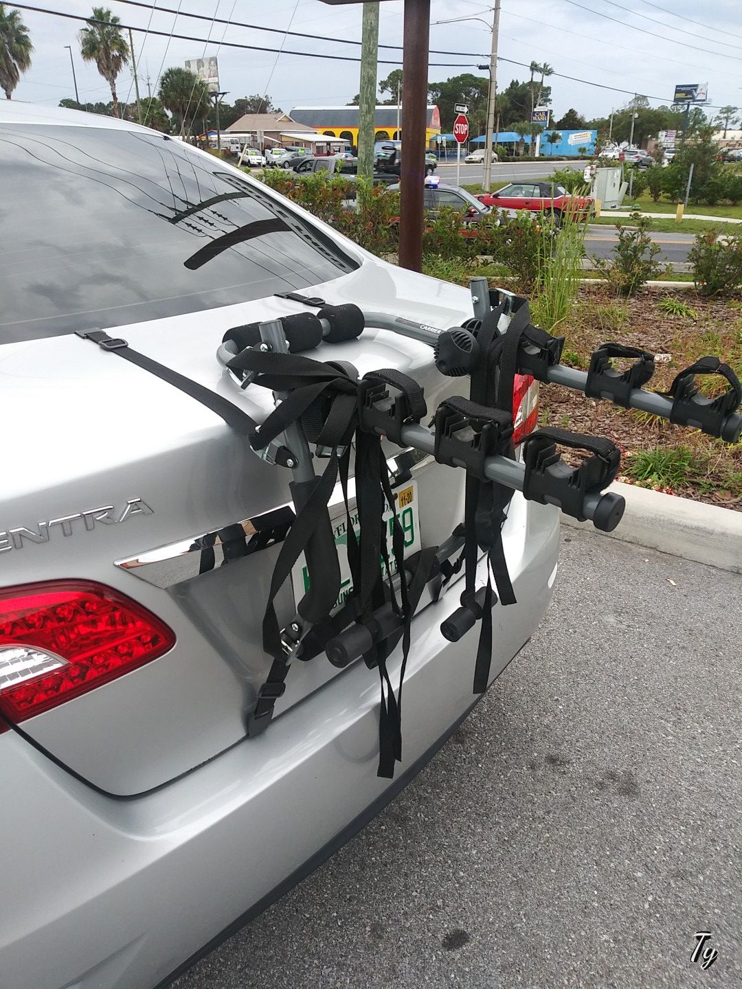 Bike rack for 3 bikes for sedan