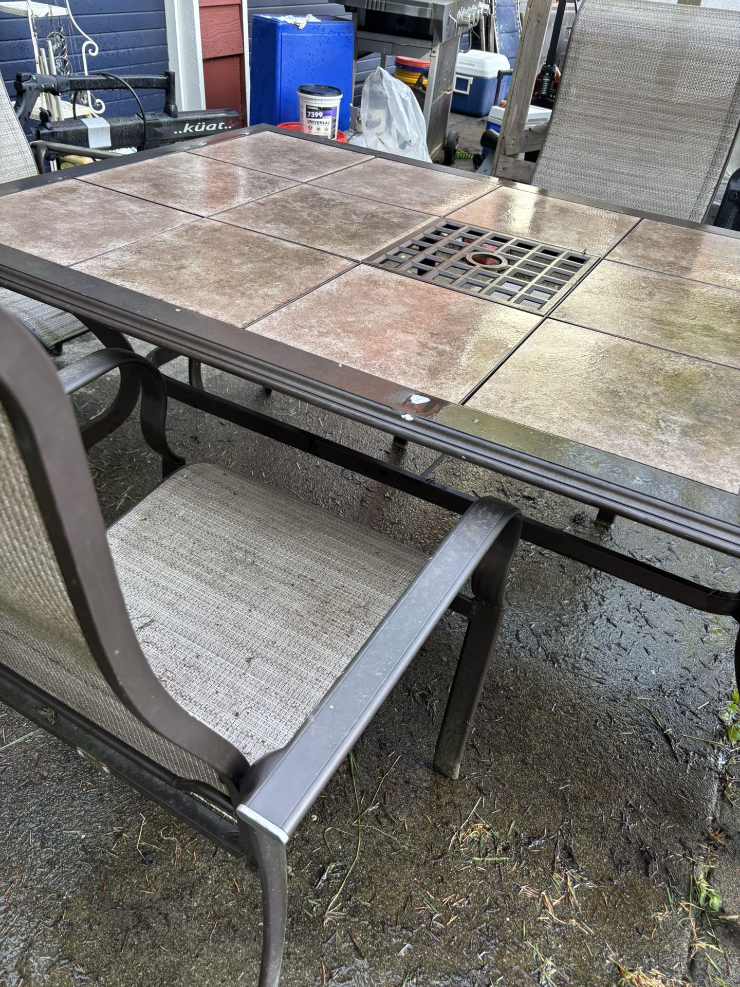 6 Chairs 1 Table