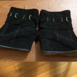 WOMEN’S -2 PAIR ANKLE HIGH   BOOTS  