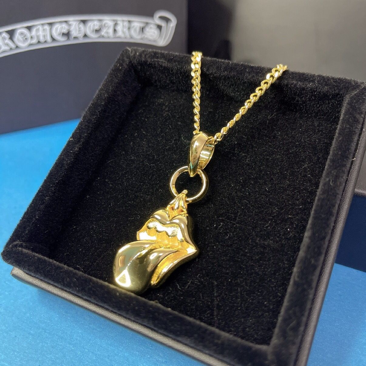 Classic cross flower shape, flame element