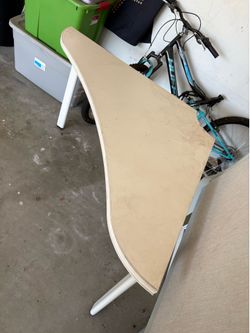 Corner desk
