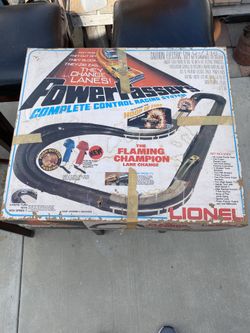 Antique slot car 1977 Lionel Power Passers Flaming Duel Slot Car Set W/ Cars