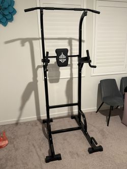 Pull Up Bar Dip Station