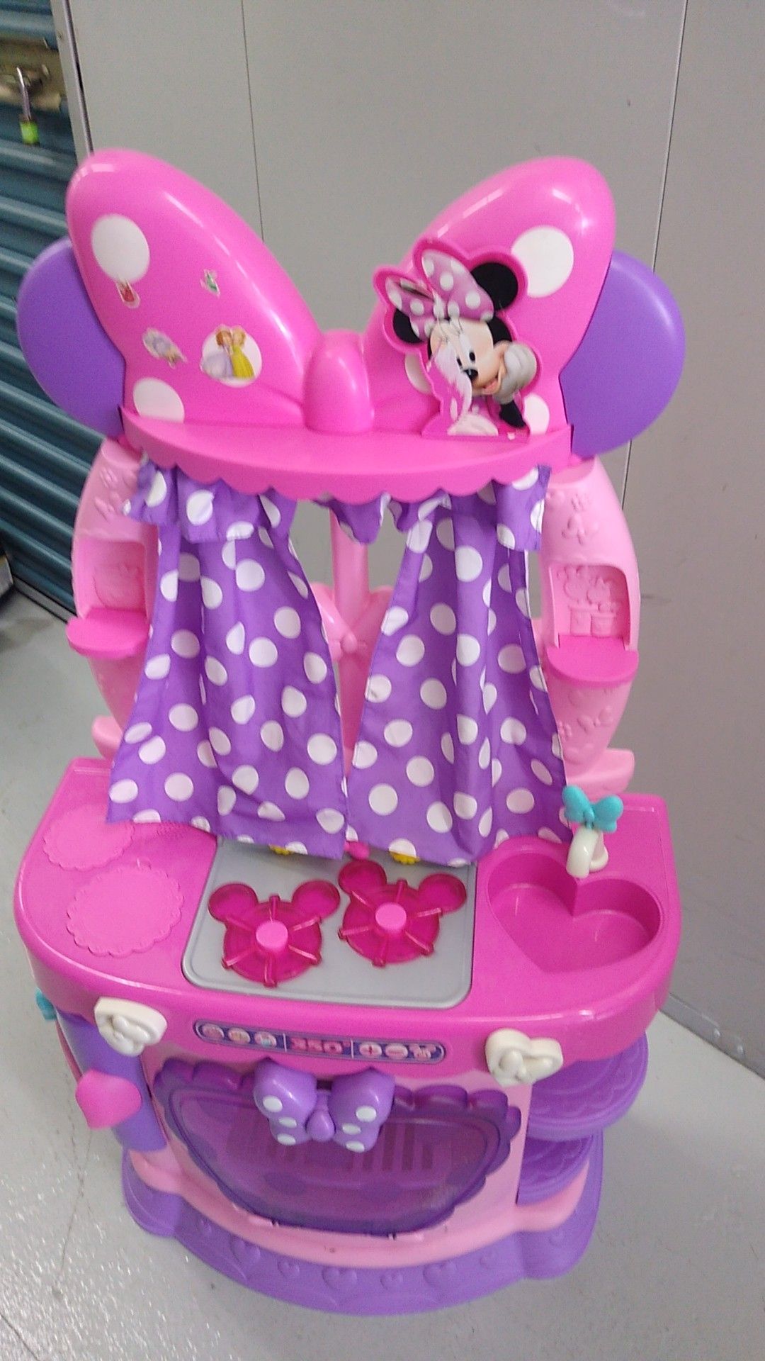 Girl play kitchen $20 or offer