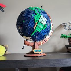 Lego The Globe 21332