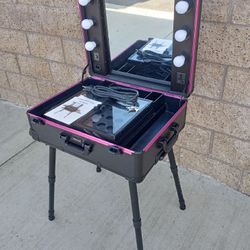 Brand new rolling make up case with vanity and lights retails 400