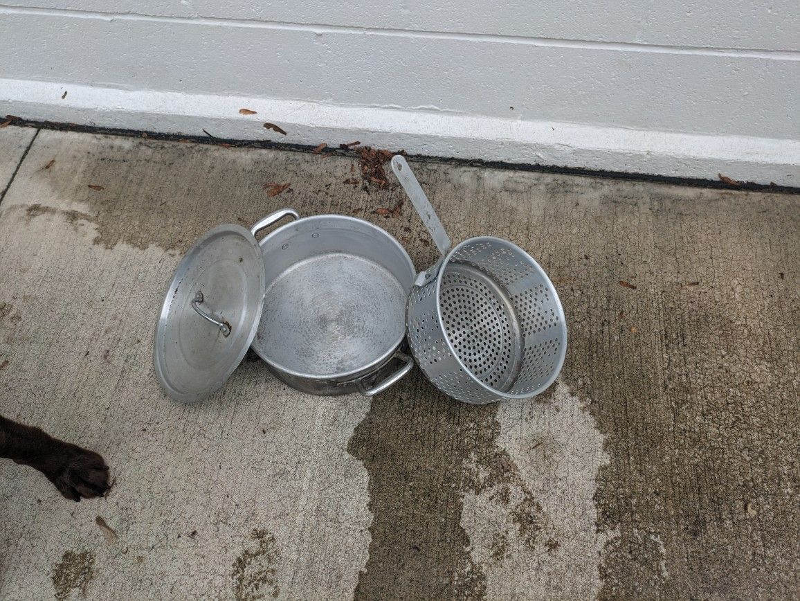 Old Fashioned Pot W/Strainer