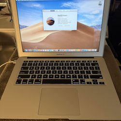 MacBooks Air 13-inch, 2017 Model A1466 EMC 3178 Procesor 1.8 GHz Intel Core i5 Memory 8 GB 251GB Flash Storage