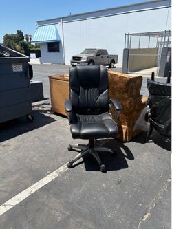 Free Items Misc. Monrovia Pickup