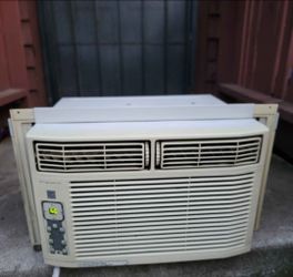Frigidaire 8,000 BTU Air Conditioner