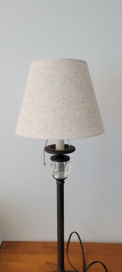Table lamp / shade is new