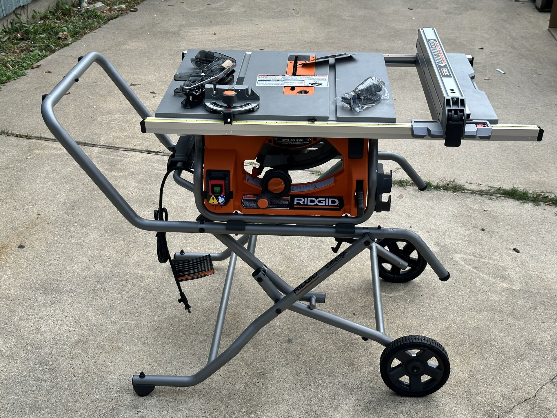 Ridgid 15 Amp 10” Portable Pro Jobsite Table Saw With Stand