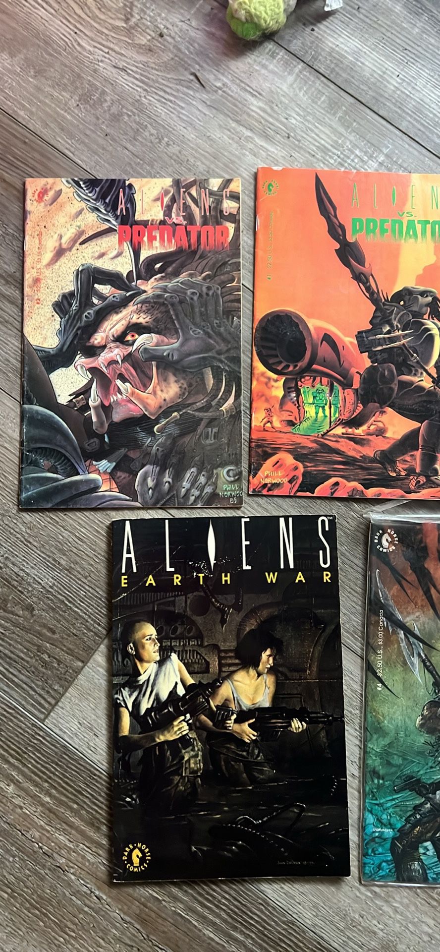 Alien Vs Predator Comic Book Lot
