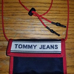 Tommy Hilfiger Crossbody Wallet