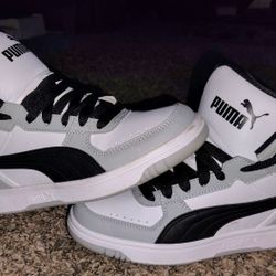 Pumas Size 4.5 Youth