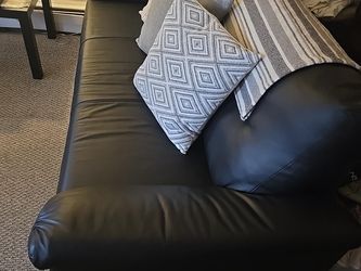 Black Leather Chaise Lounge – Good Condition