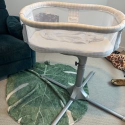 Use Halo Swivel Bassinet 