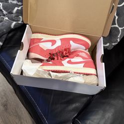 Women Size 11 Jordon. 