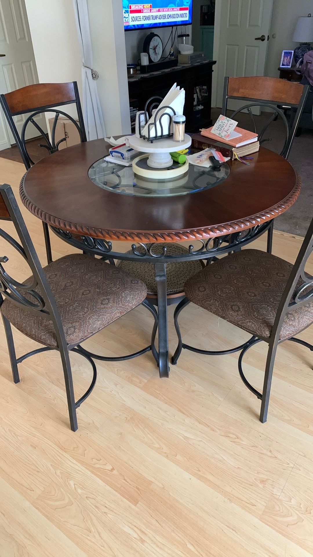 Dining Table Great Condition