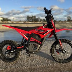 EM-5 2500W Electric Dirt Bike | 37 MPH | Hydraulic Suspension | $1,199