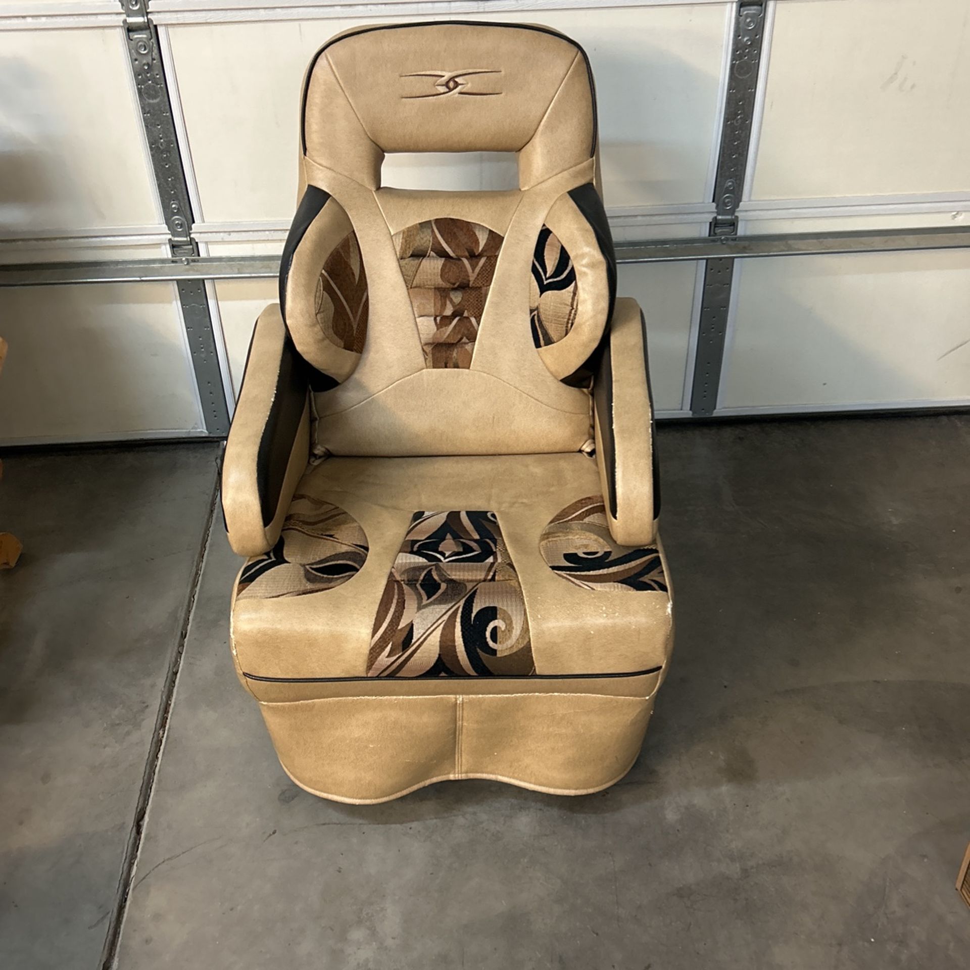 Rv Swiveling  Chair