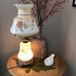 Hurricane lamp.Gone with the Wind style. ‘Accurate castings’. 22"excl.