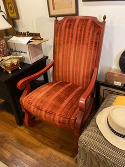 Beautiful chair solid wood excellent condition