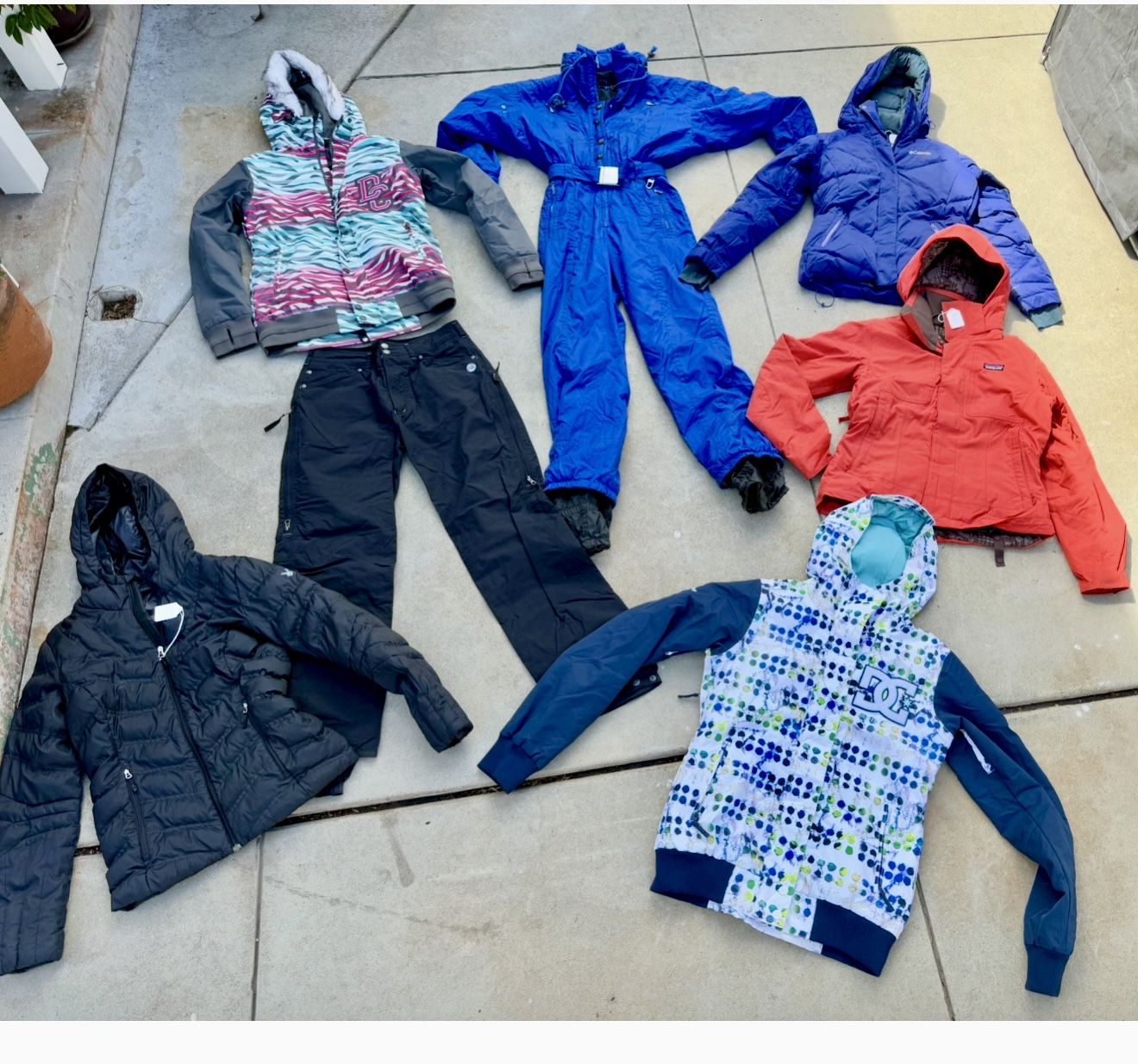 Huge Variety Of Women’s Size Medium Ski/ Snow Clothes. Winter Jackets Pants & Bibs