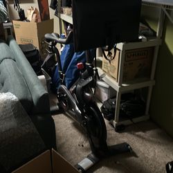 Peloton with shoes (sizes 44 and 39)