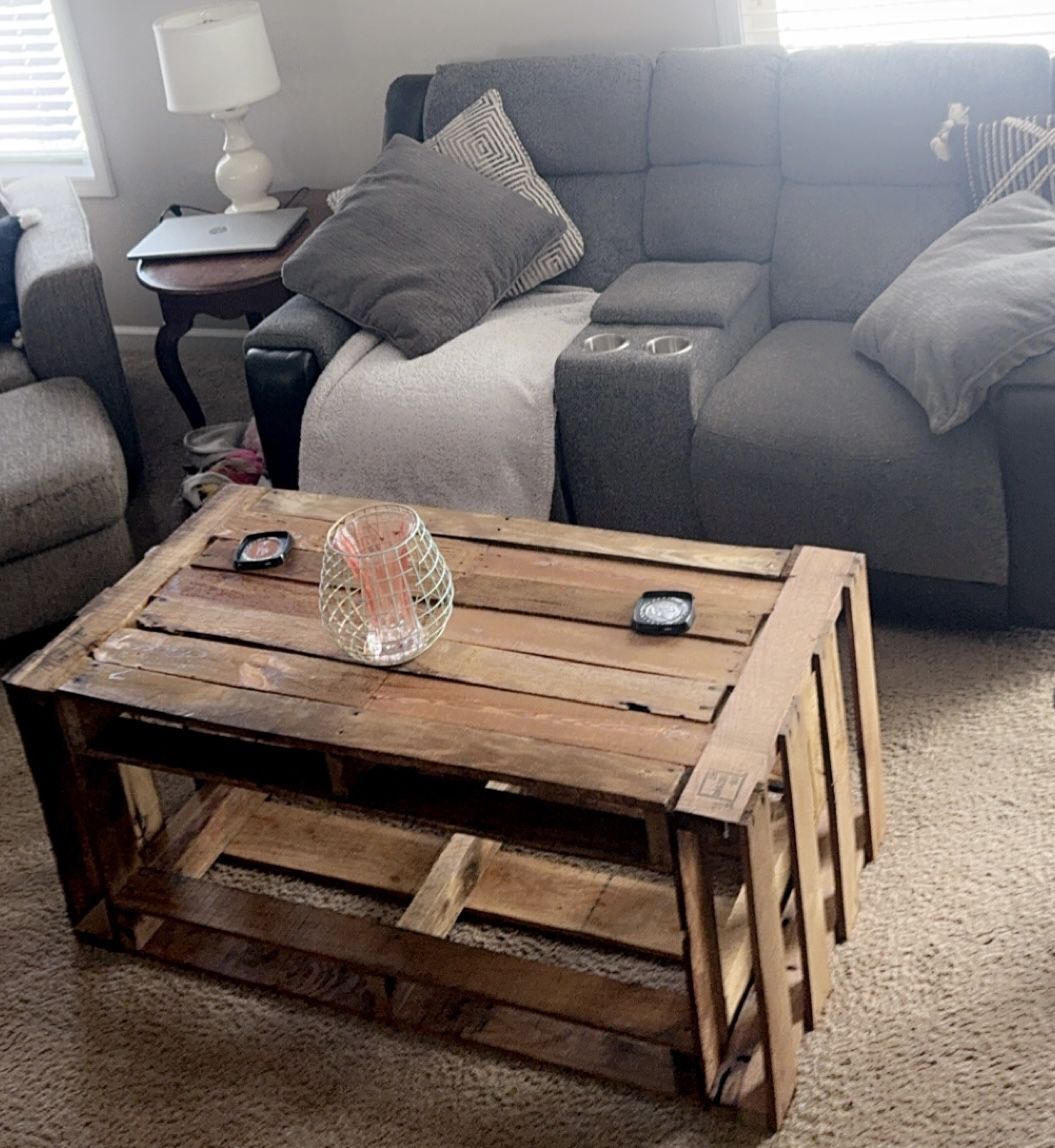 Farmhouse/Rustic pallet style television table or coffee table (multi-use)