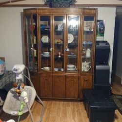 Drexel Heritage Furniture China Cabinet 