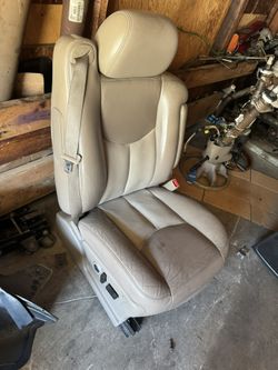 Part 2003 Yukón Denali Passenger Side Seat Good Condition
