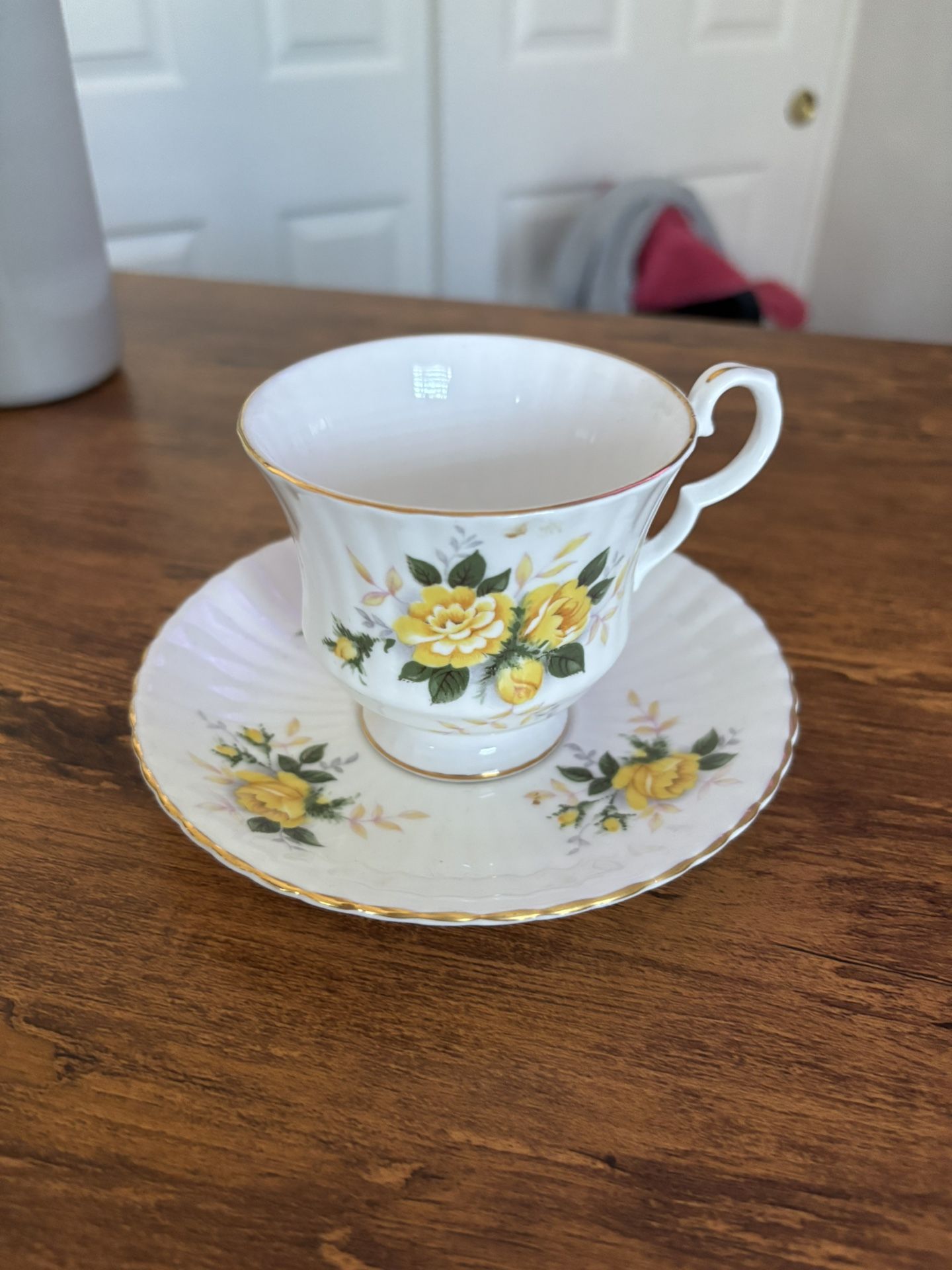 Royal Windsor yellow rose Teacup