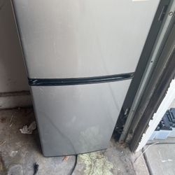 Mini Refrigerator With Freezer 